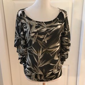 Sz Small Sheer Top. Open sleeve. Metal rings 😎